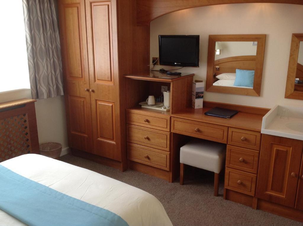 The Windmills Hotel St Brelade Room photo